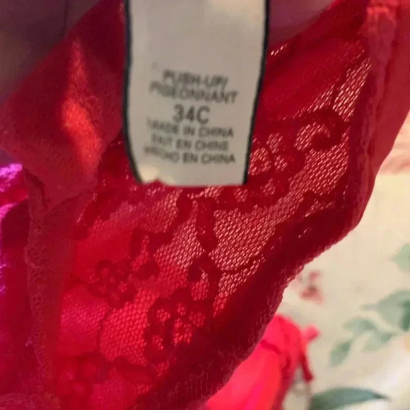 Victoria Secret Women’s  Red Bra Size 34 C - Picture 11 of 11